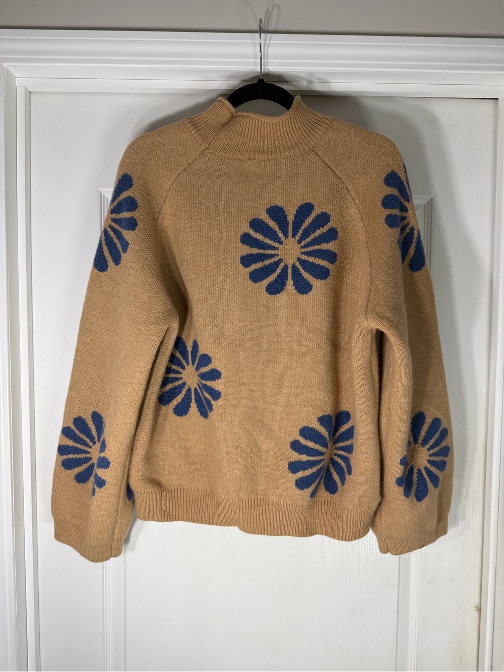 Camel Knit Sweater with Blue Floral Motif XXL Womens - Picture 2 of 4
